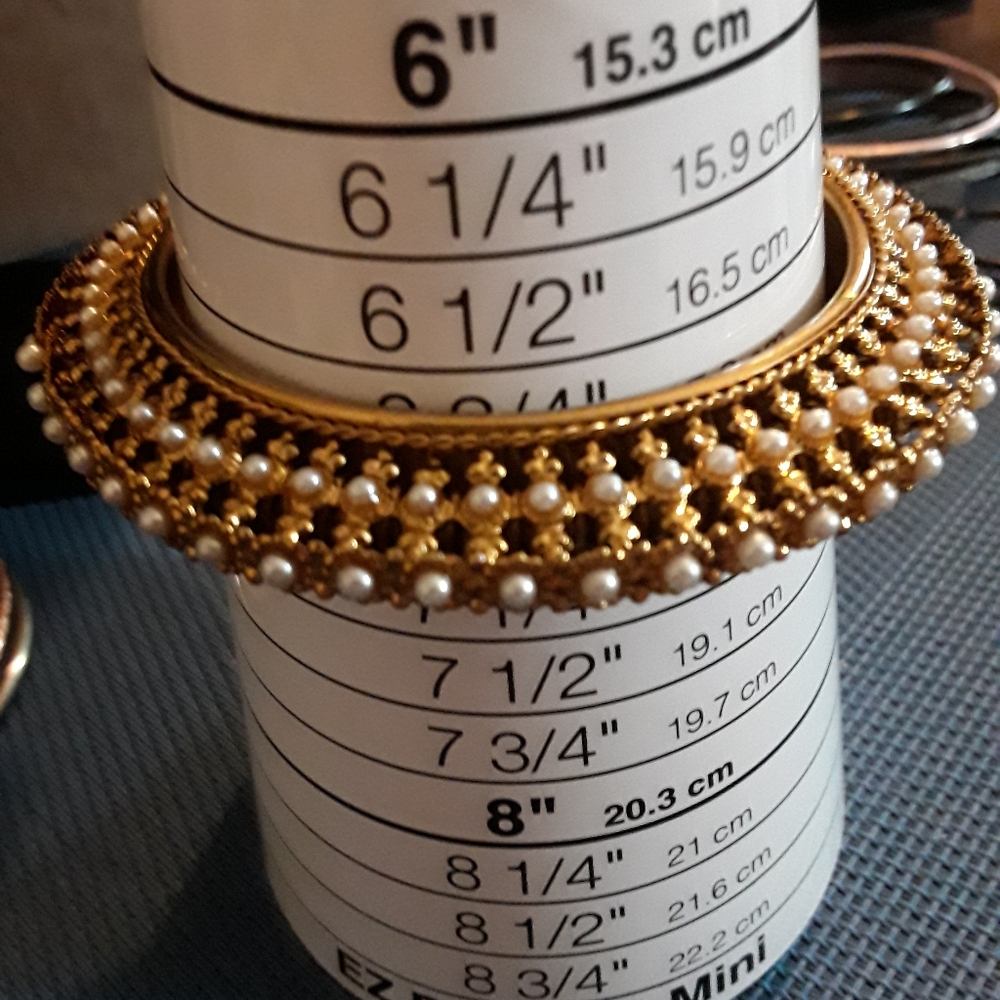 Temple Pearl's Bangle - Picture 3 of 3